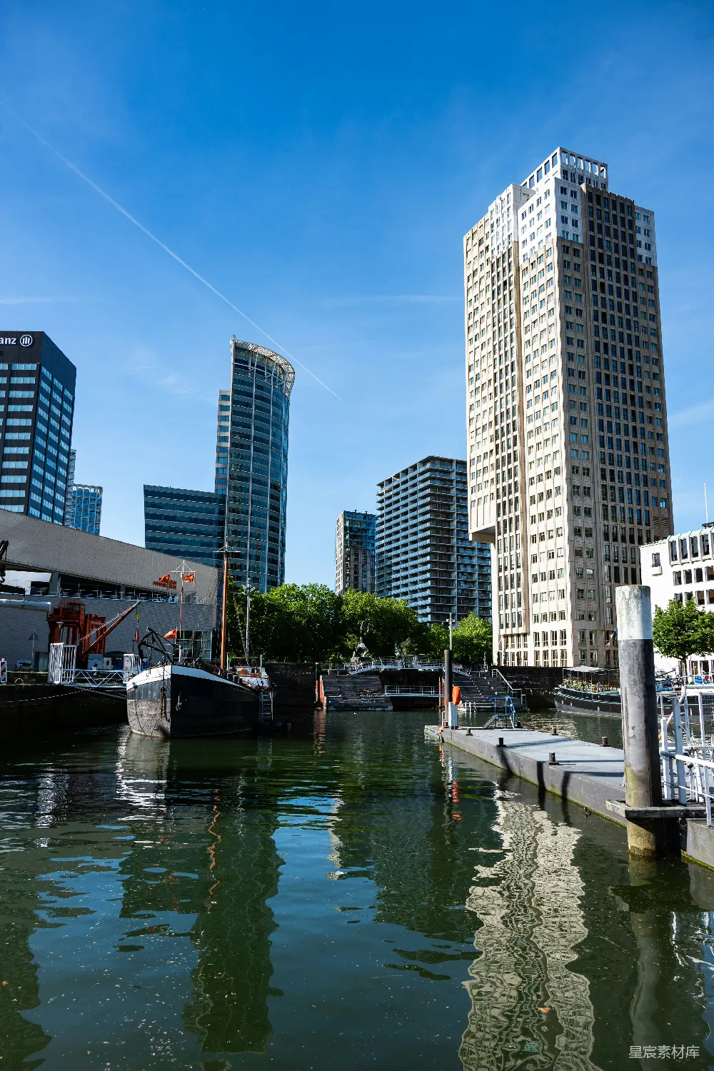 高清摄影 城市 建筑 河畔 现代 风景 城市河边的现代建筑