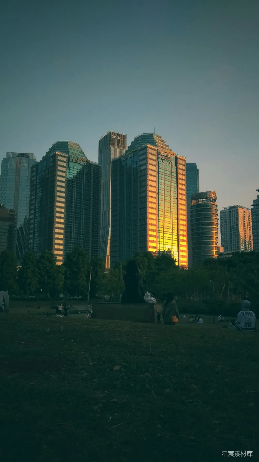 高清摄影 城市 日落 公园 休闲 都市生活 都市日落下的公园时光