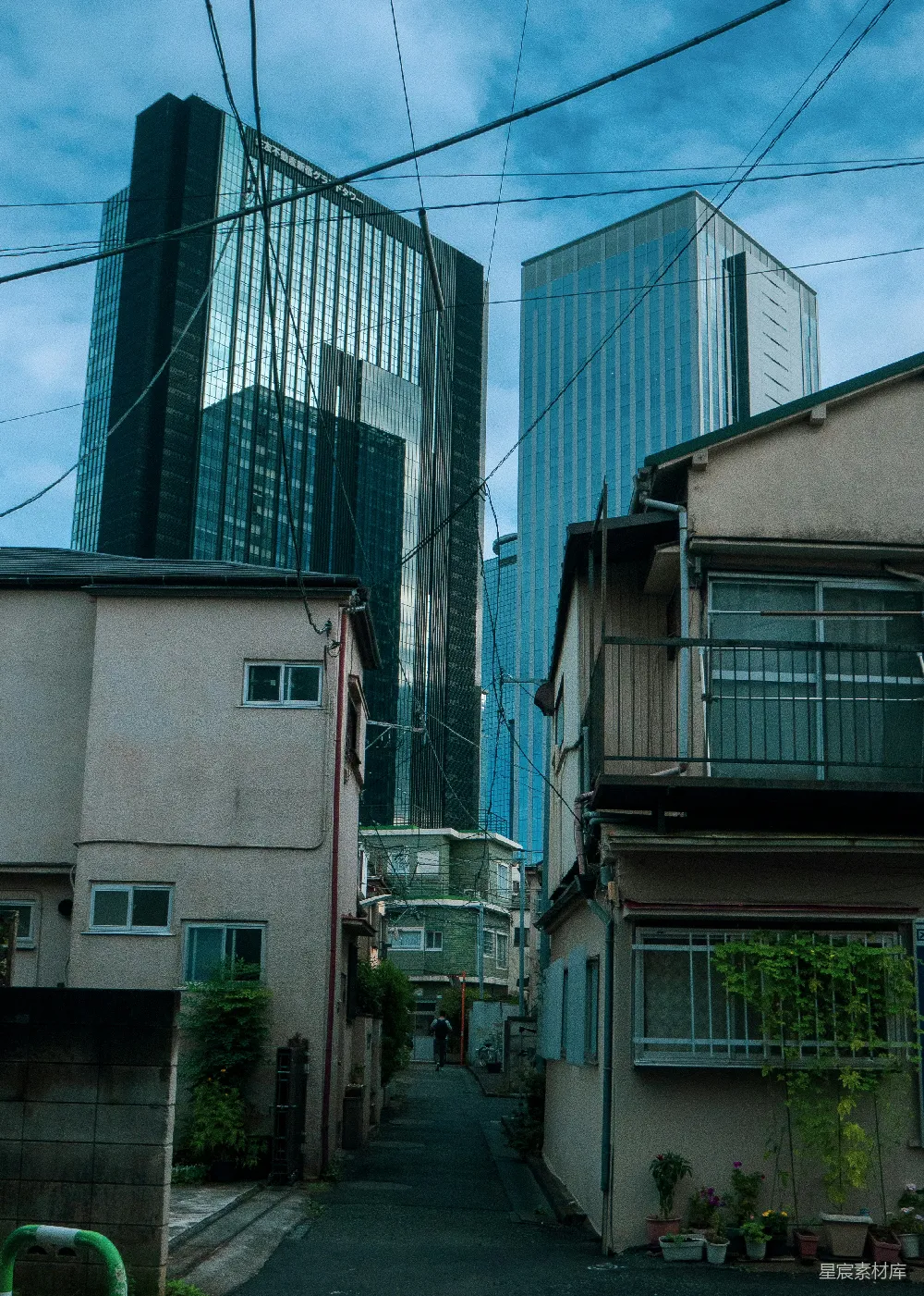 高清摄影 城市 现代 对比 建筑 街道 城市间的缝隙