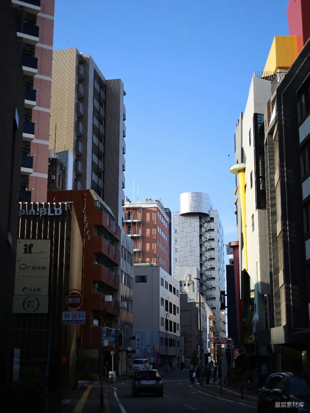 高清摄影 城市 建筑 晴天 街道 日本 阳光下的城市街道