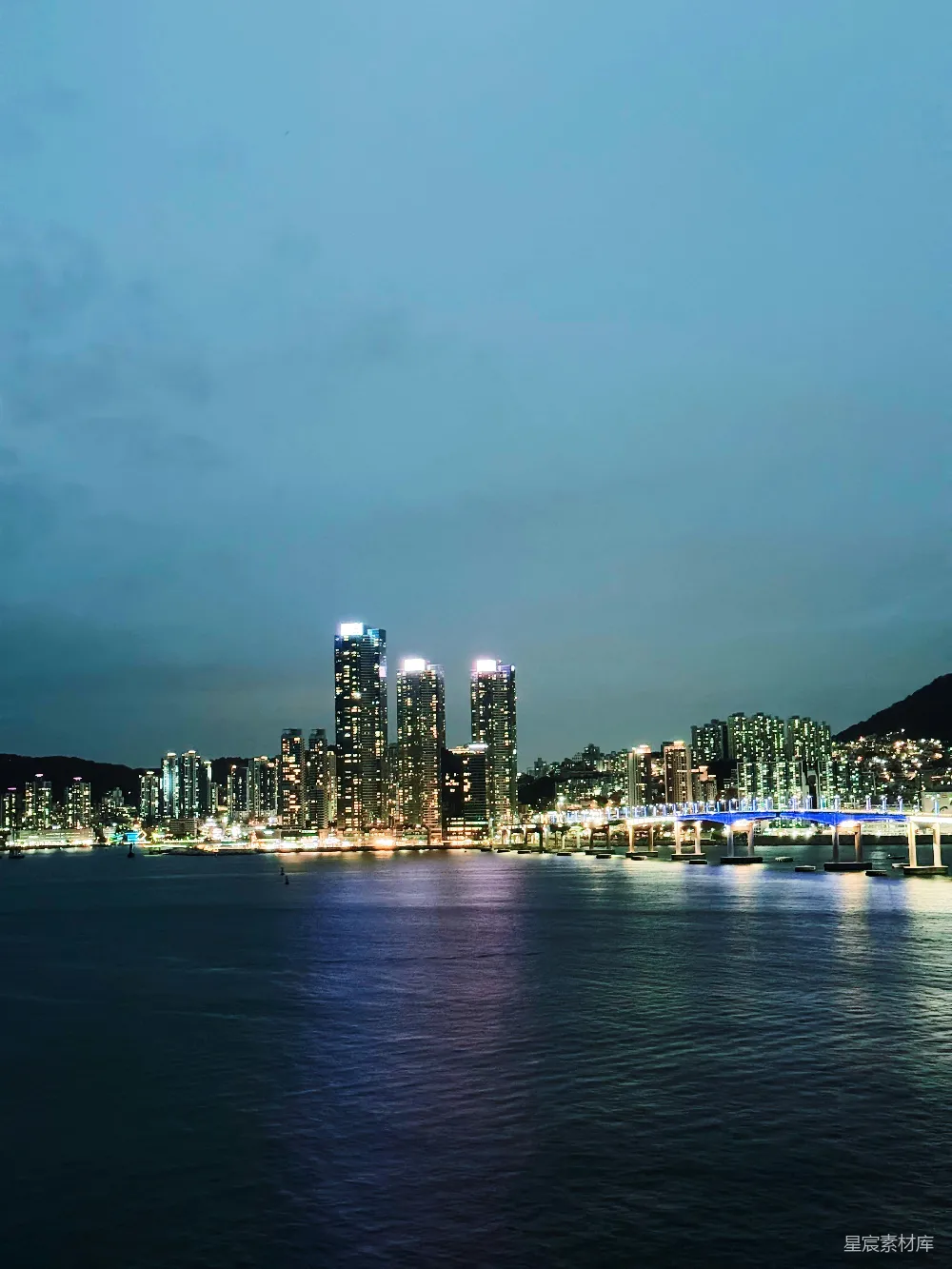 高清摄影 城市夜景 现代都市 建筑群 都市风光 城市风光 夜幕下的城市天际线