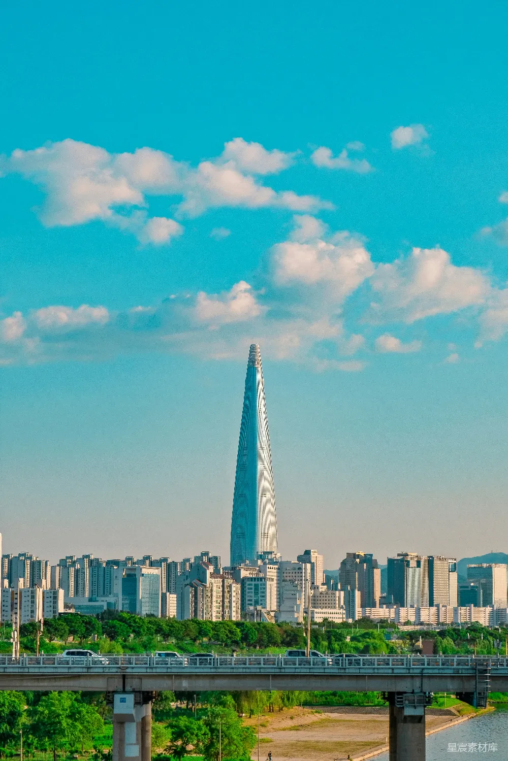 高清摄影 首尔 城市景观 现代建筑 蓝天白云 都市风光 首尔天空之塔