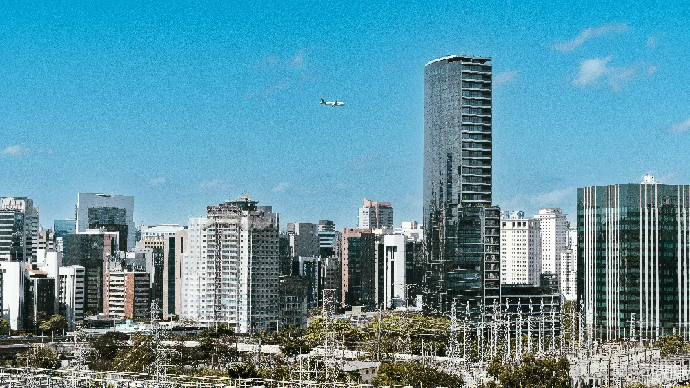 高清摄影 城市景观 摩天大楼 蓝天白云 都市生活 建筑美学 现代城市风光