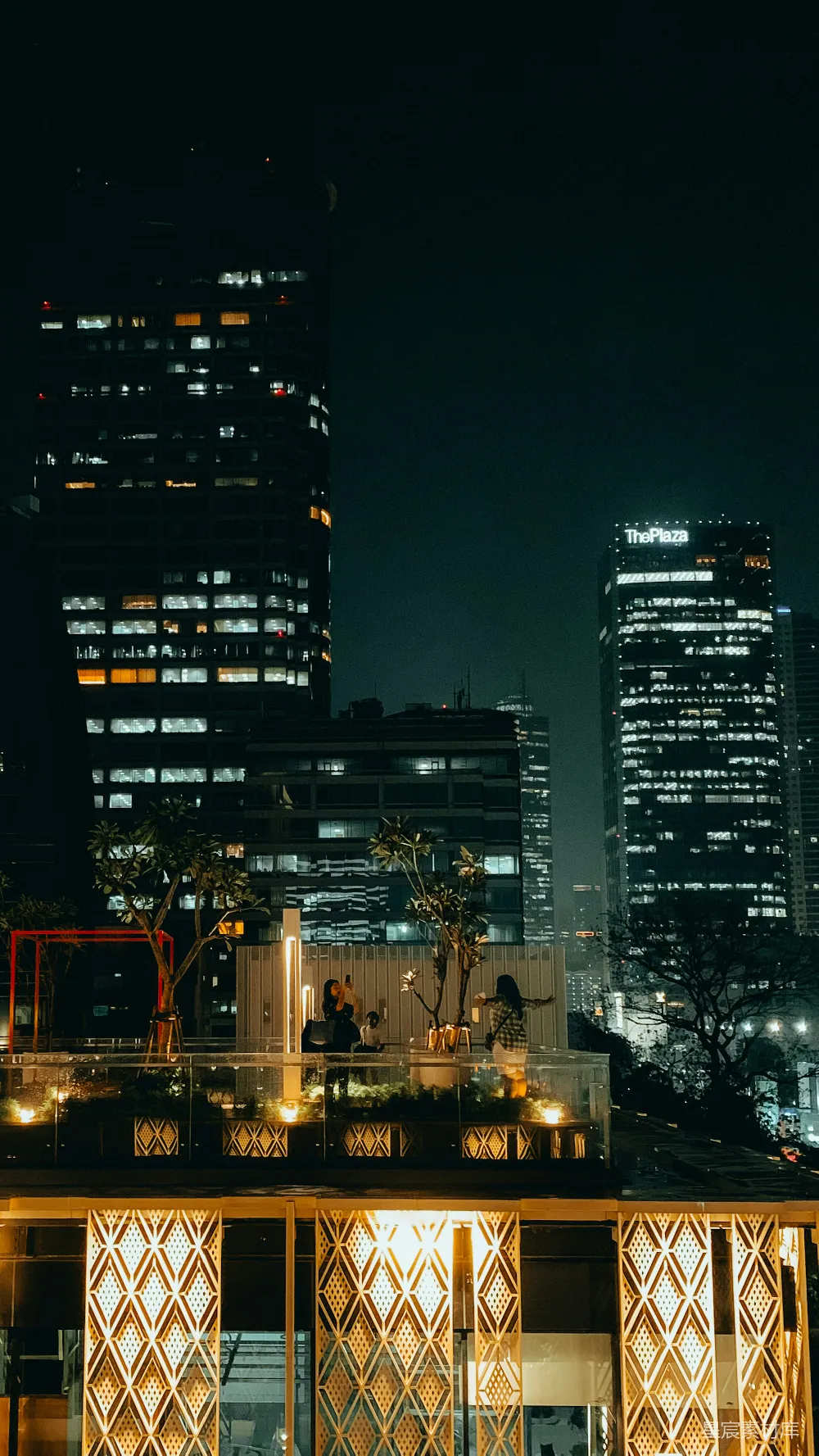高清摄影 夜景 城市 花园 建筑 休闲 夜幕下的城市花园