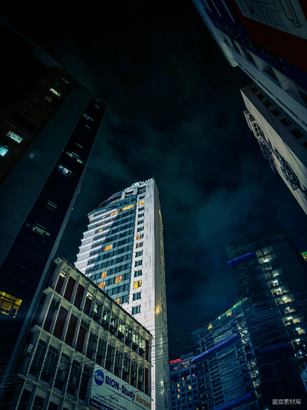 高清摄影 城市 夜景 建筑 高楼 都市 夜幕下的城市高楼