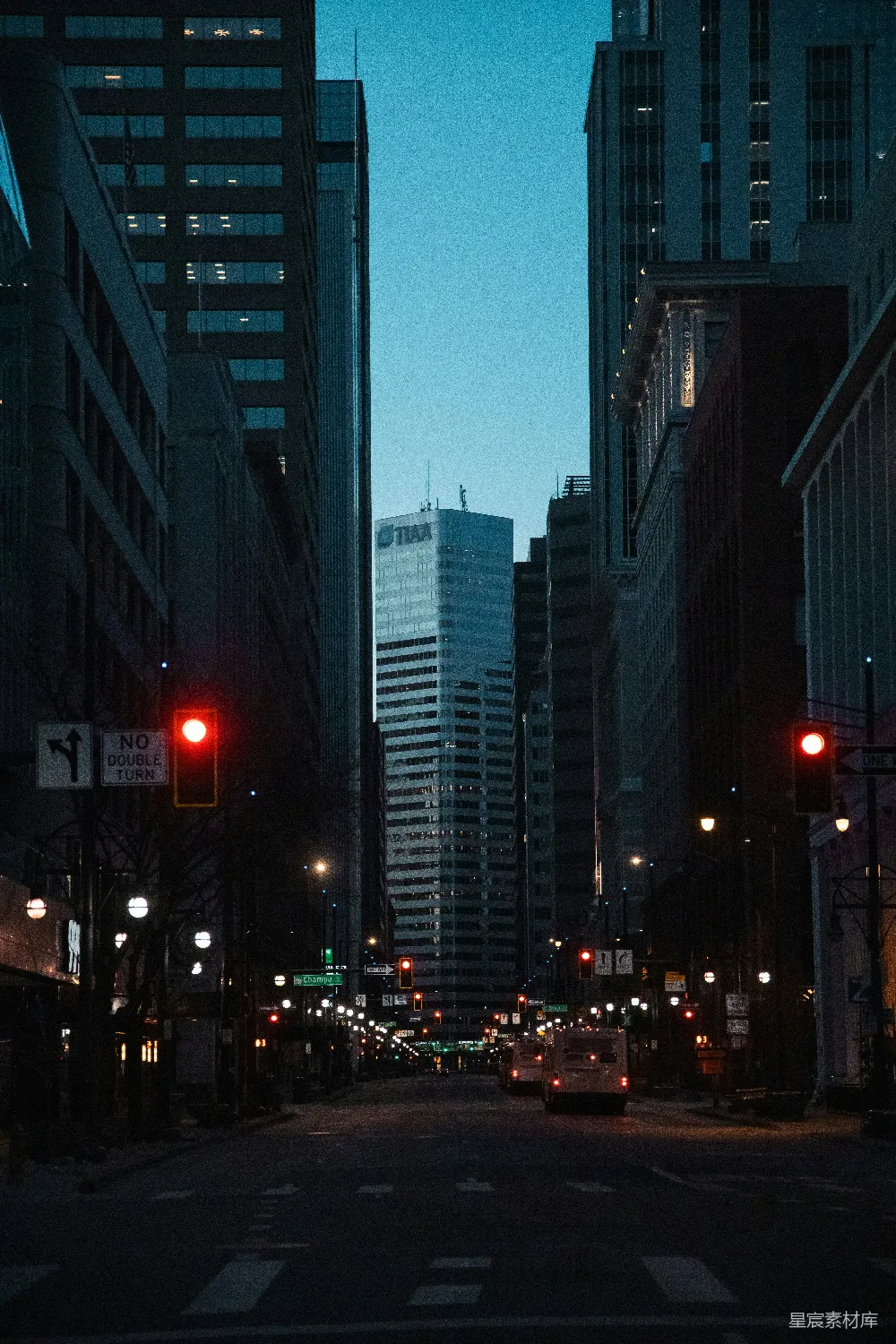 高清摄影 城市 黄昏 建筑 交通灯 街道 黄昏时的城市街景