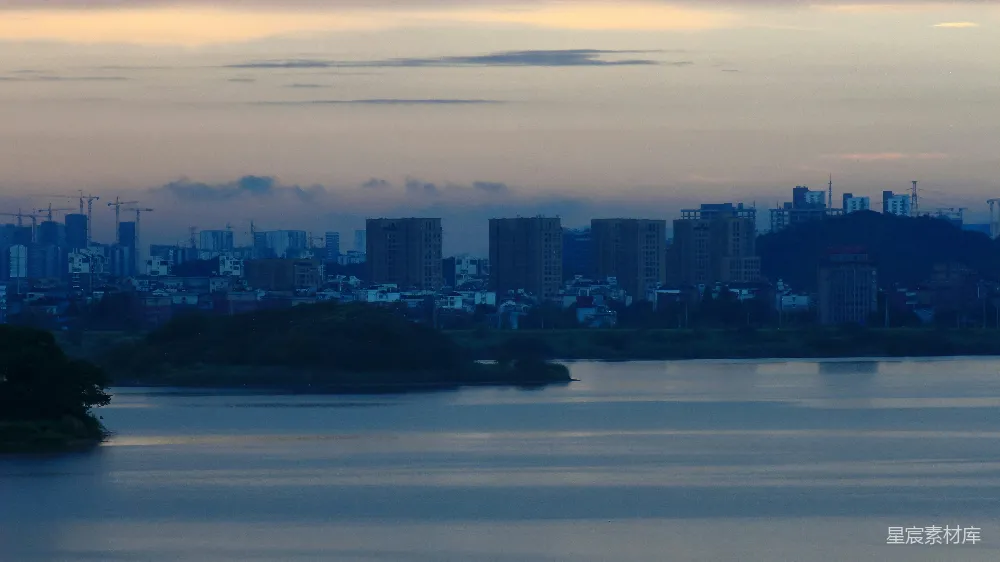 高清摄影 城市风光 晨景 湖畔 自然与建筑 宁静 晨曦中的城市与湖光