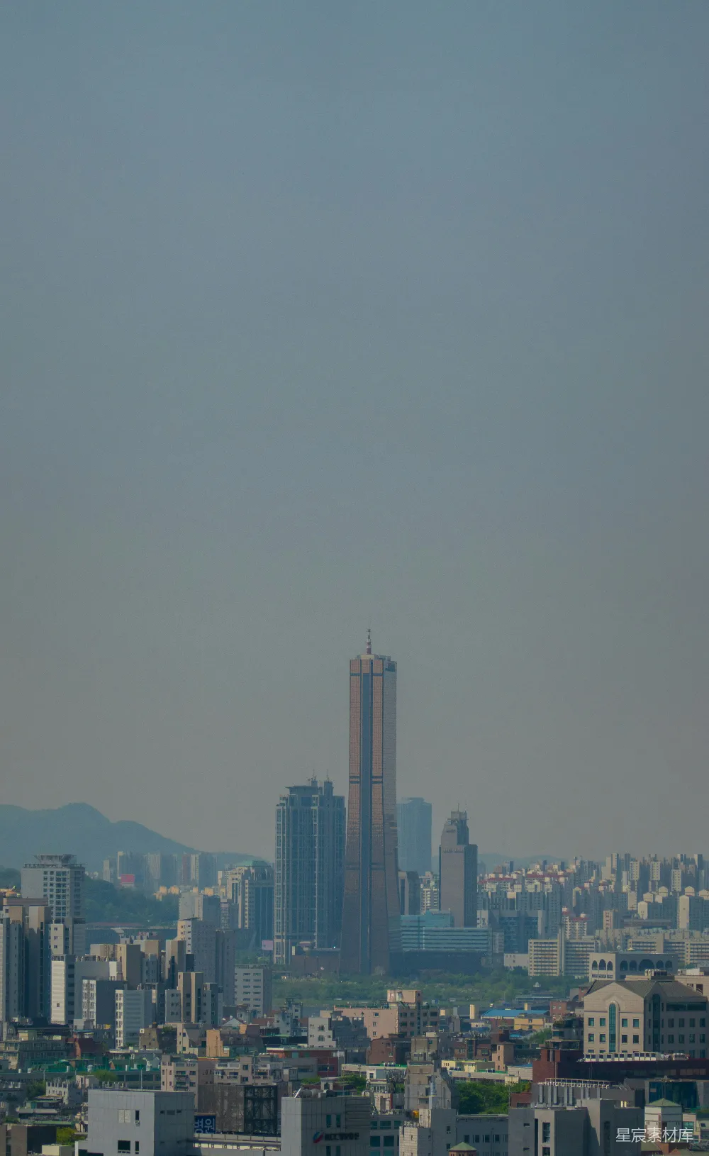 高清摄影 城市 天际线 雾气 建筑 都市 雾中城市天际线