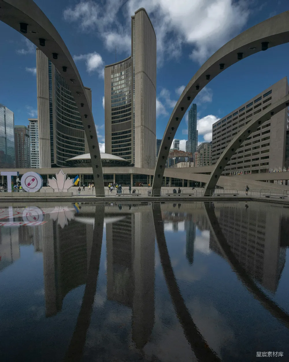 高清摄影 城市景观 建筑 现代都市 水景 城市地标 多伦多市政厅倒影