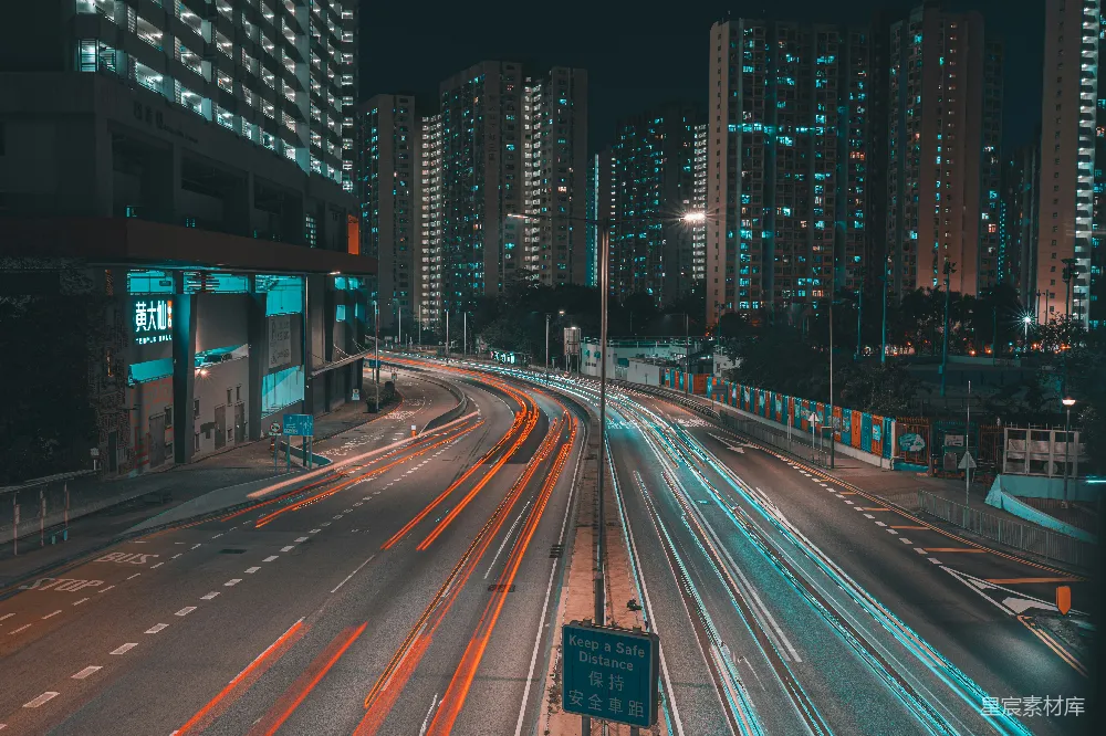 高清摄影 城市夜景 车流轨迹 高楼大厦 都市风光 夜生活 都市夜景：车流与高楼的光影交错