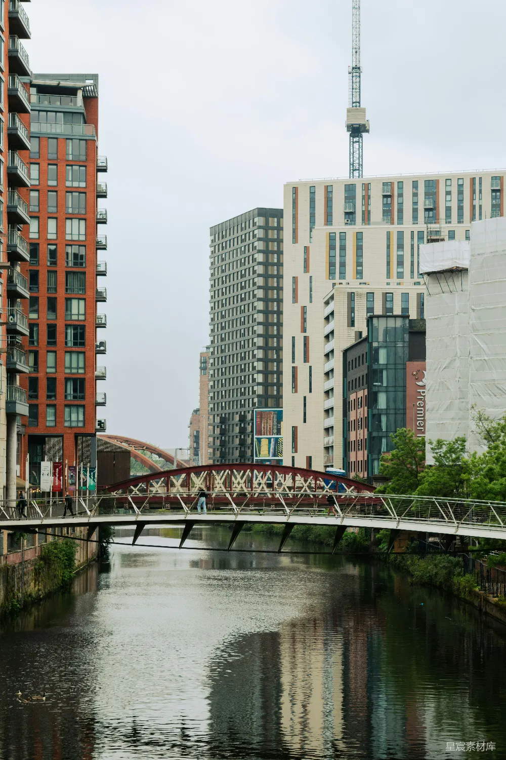 高清摄影 城市 桥梁 现代建筑 都市风景 河流 城市中的桥梁与现代建筑