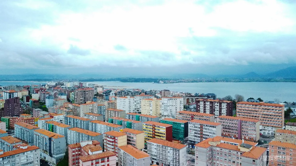 高清摄影 城市 建筑 风景 云层 鸟瞰 云雾缭绕的城市全景