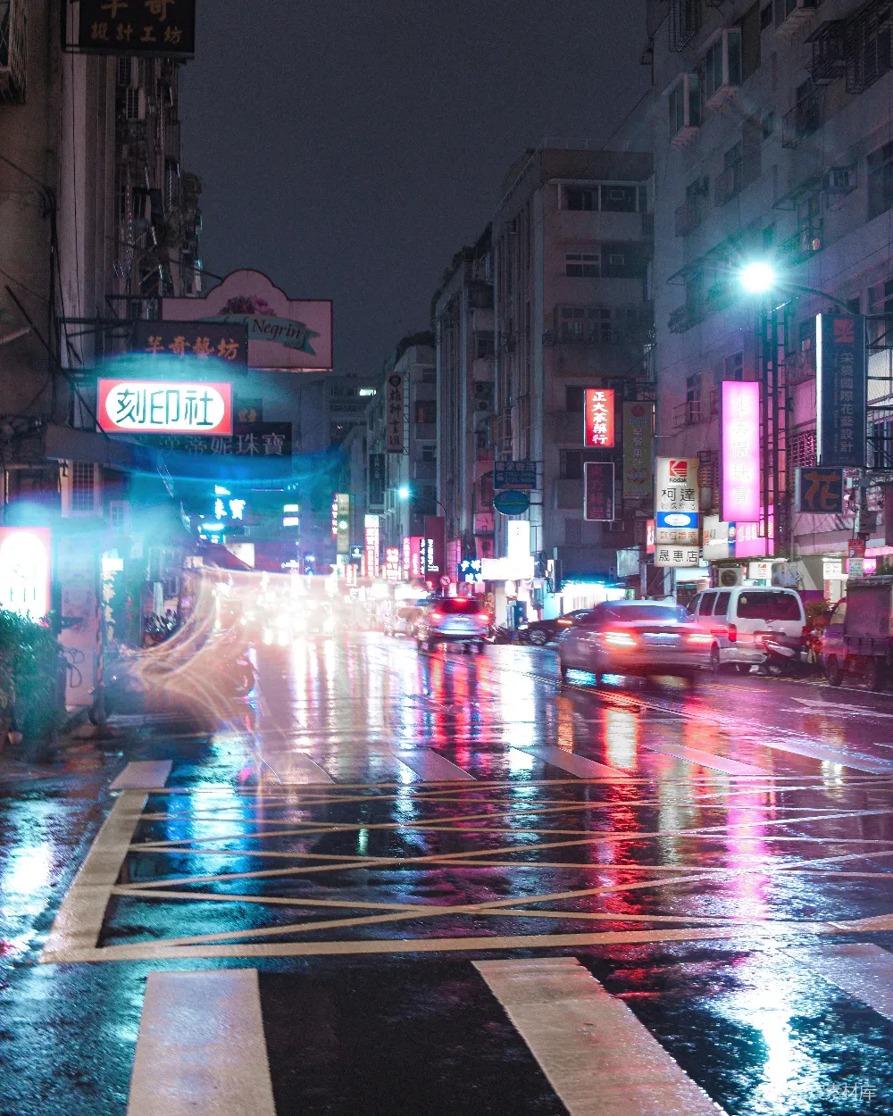 高清摄影 城市夜景 霓虹灯 雨天 街景 现代 雨夜霓虹街景