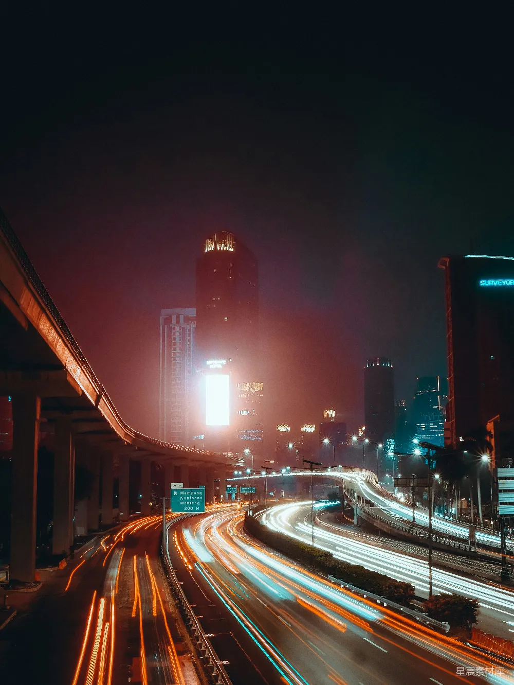 高清摄影 城市 夜景 高速公路 现代都市 光影效果 夜幕下的城市高速公路