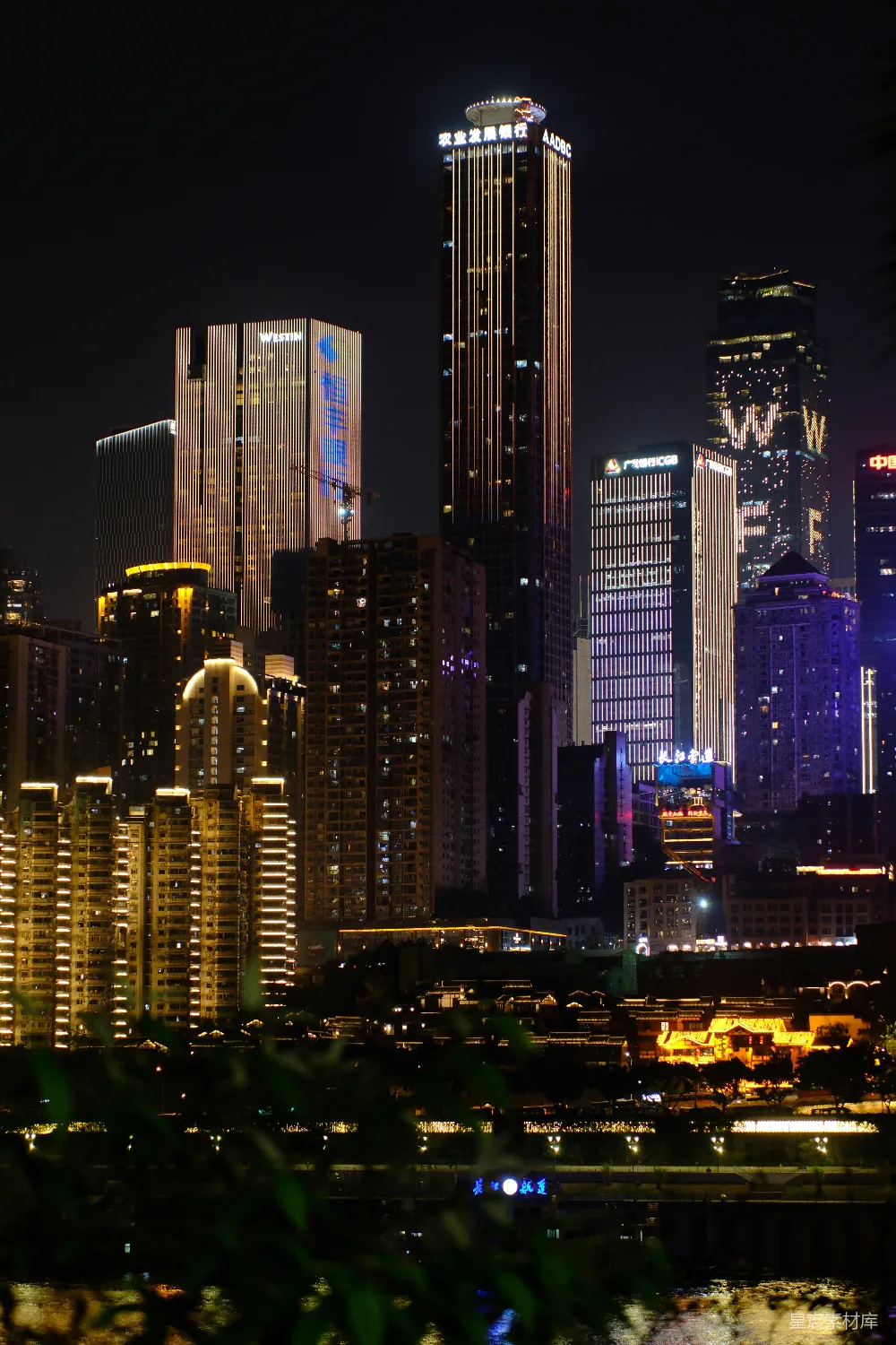 高清摄影 城市夜景 现代建筑 都市风光 照明效果 城市景观 夜幕下的城市天际线