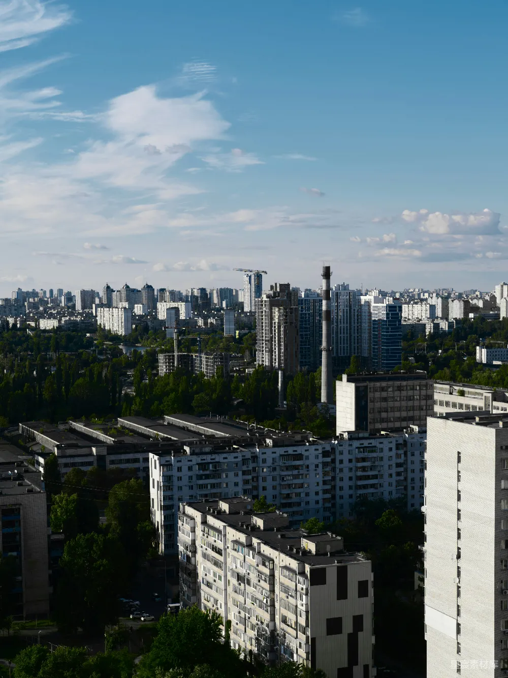 高清摄影 城市 建筑 自然 阳光 都市 城市全景：阳光下的建筑与自然