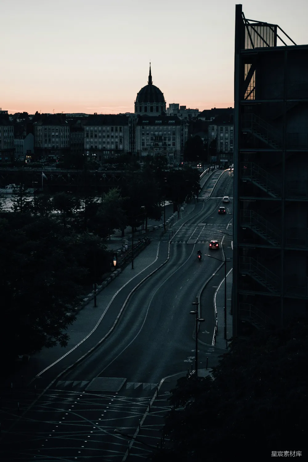 高清摄影 城市 黄昏 建筑 交通 风景 黄昏时的城市街景