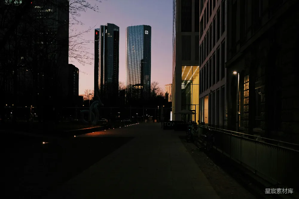 高清摄影 城市景观 建筑 黄昏 商务 现代 暮色中的金融中心