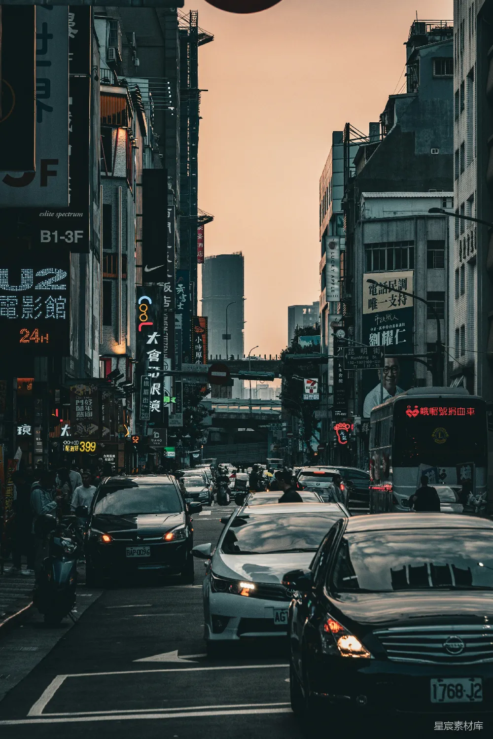 高清摄影 城市 黄昏 繁忙 街道 都市 繁忙都市的黄昏街头