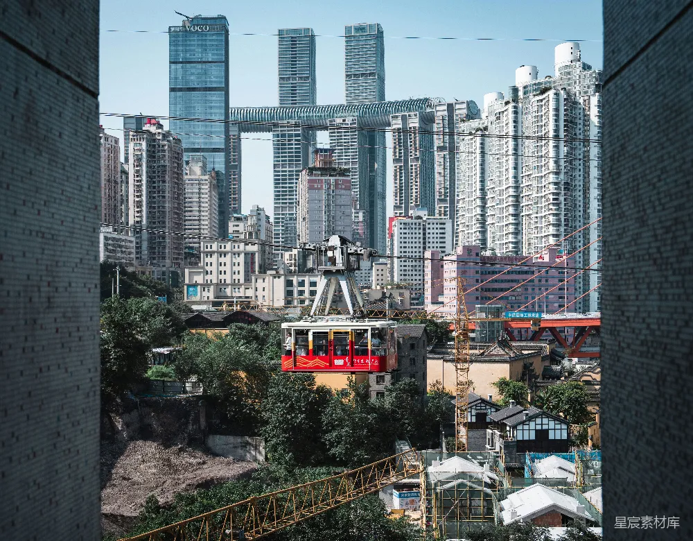 高清摄影 重庆 缆车 高楼 现代都市 城市风光 重庆缆车与高楼林立的现代都市