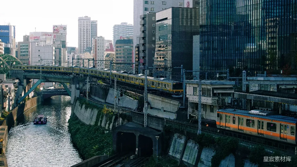 高清摄影 东京 城市景观 火车 河流 都市 东京都市风景：河流与火车