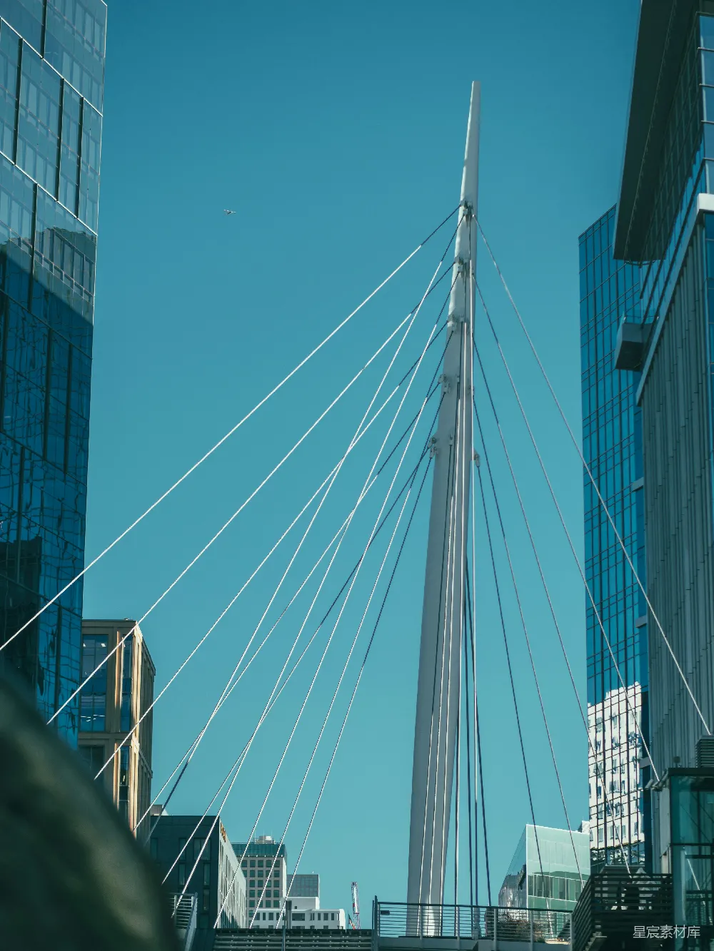 高清摄影 城市 桥梁 现代建筑 天空 城市景观 都市中的现代桥梁