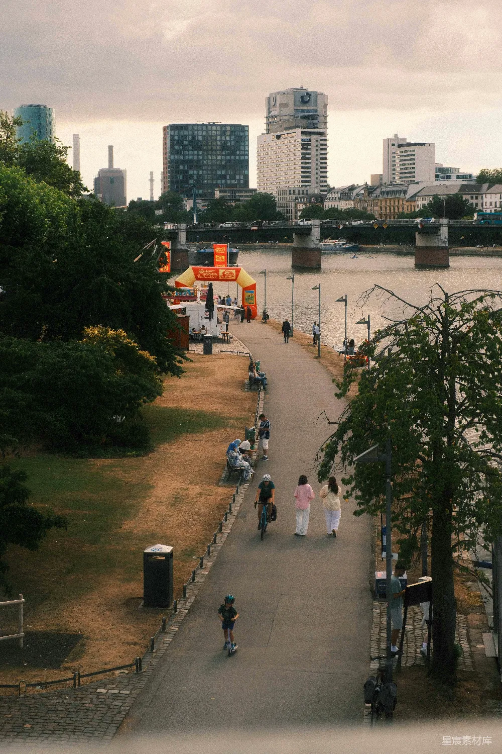 高清摄影 城市 河边 休闲 户外 生活 城市河边的休闲时光