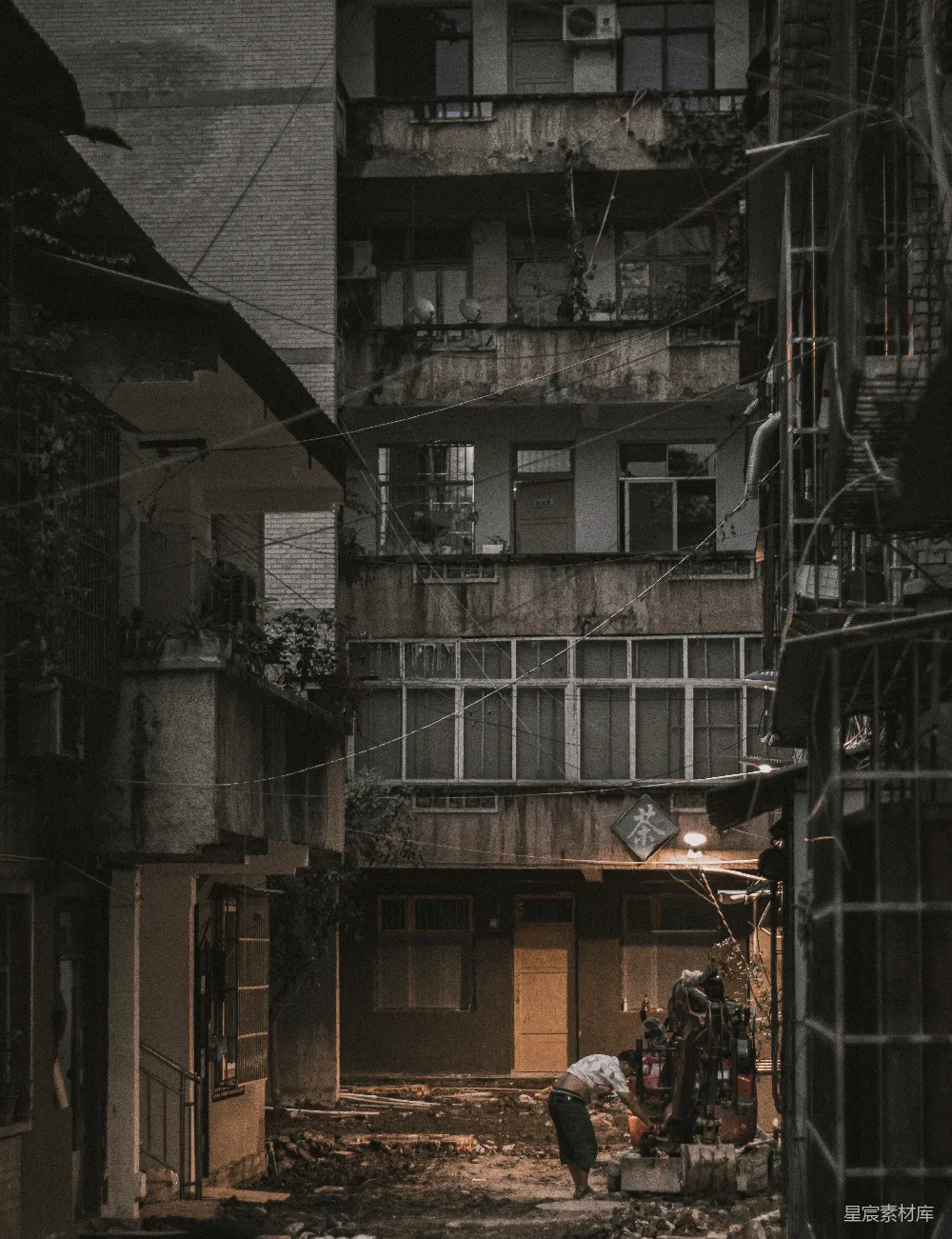 高清摄影 城市生活 旧建筑 日常生活 复古色调 城市记忆 老旧居民区的日常