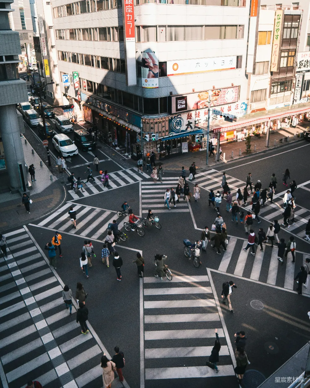 高清摄影 东京 城市生活 人行横道 都市景观 交通 繁忙的东京街头