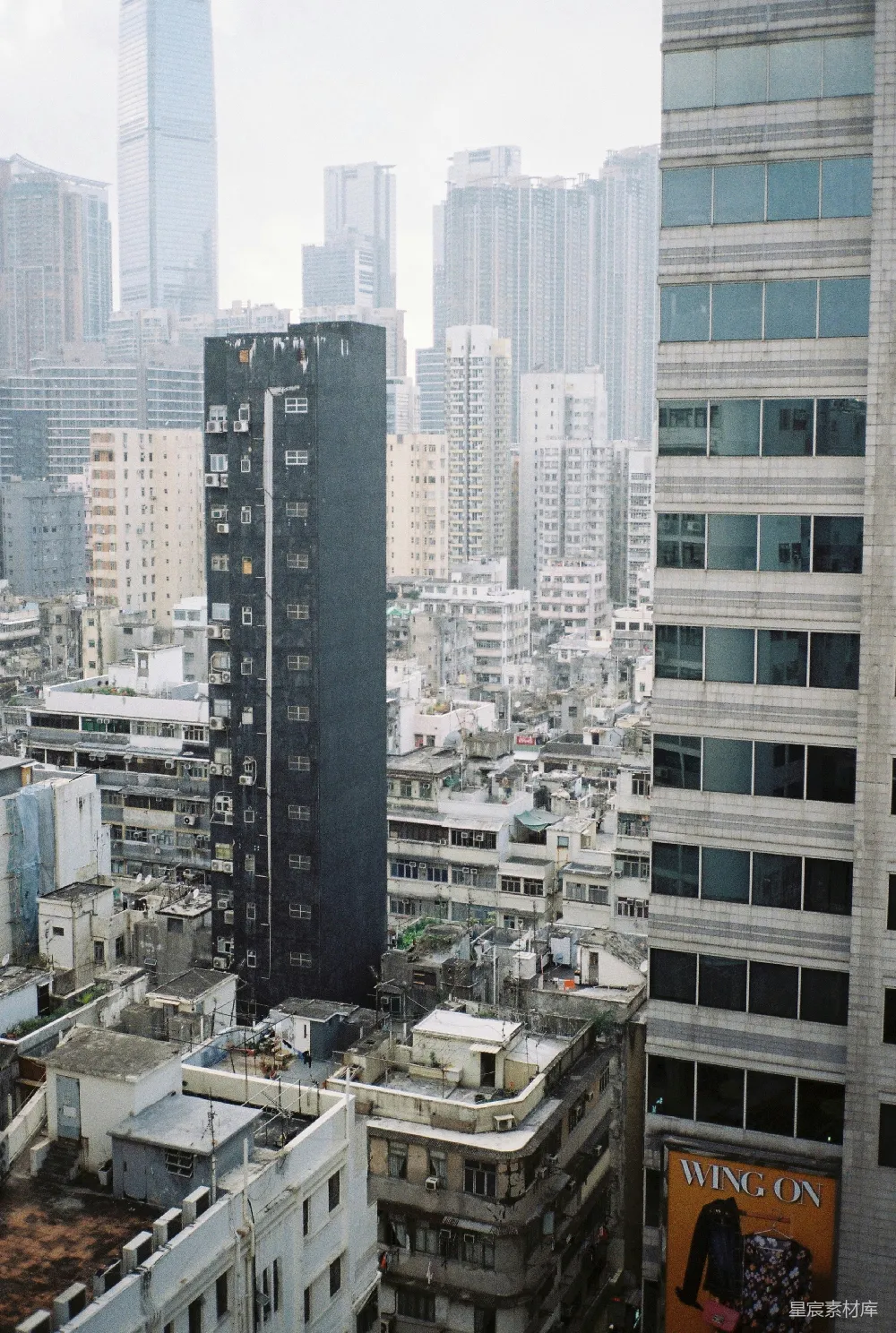 高清摄影 城市 高楼 建筑 都市 景观 城市中的黑色高楼