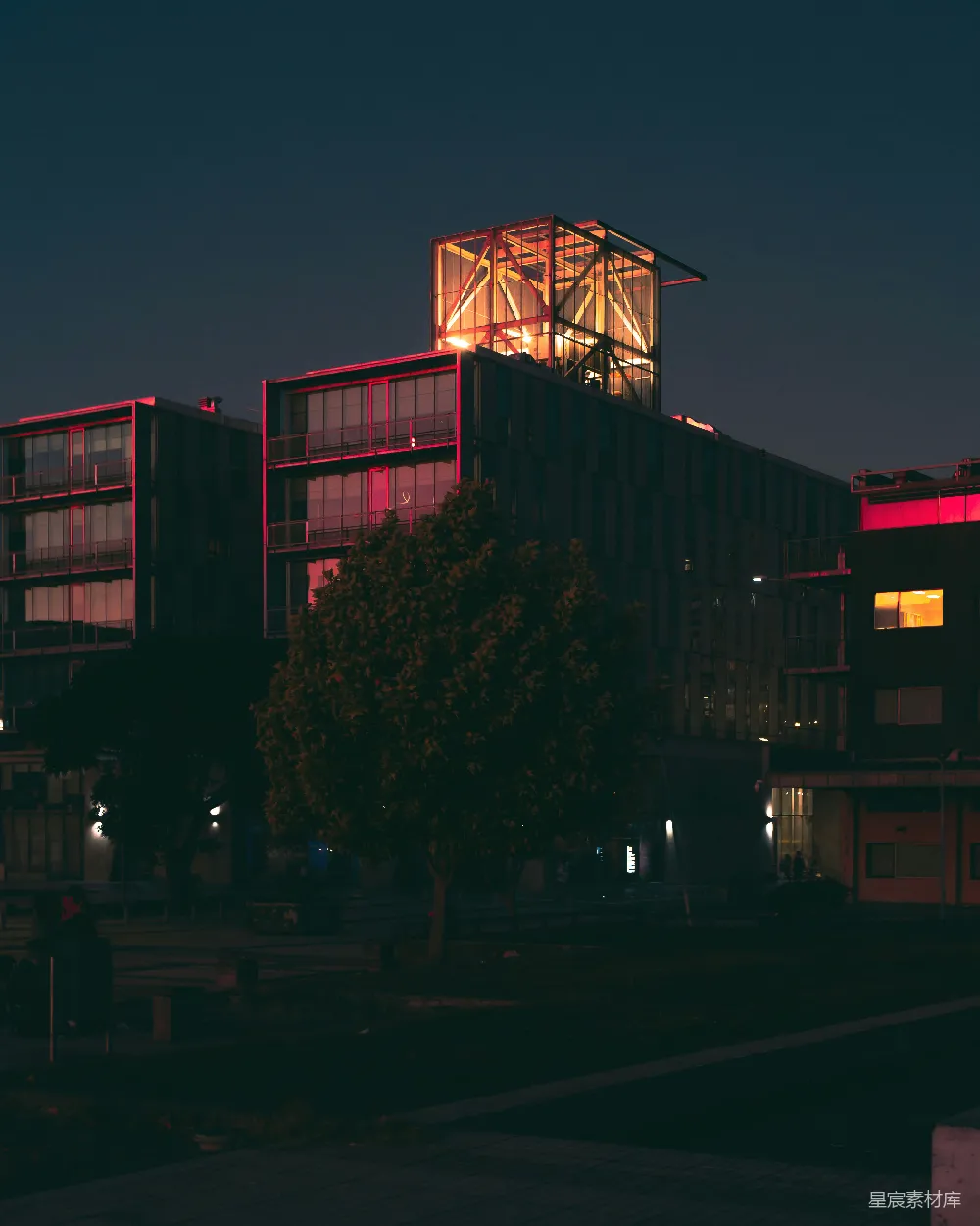高清摄影 城市 夜晚 建筑 灯光 现代 夜幕下的建筑灯光