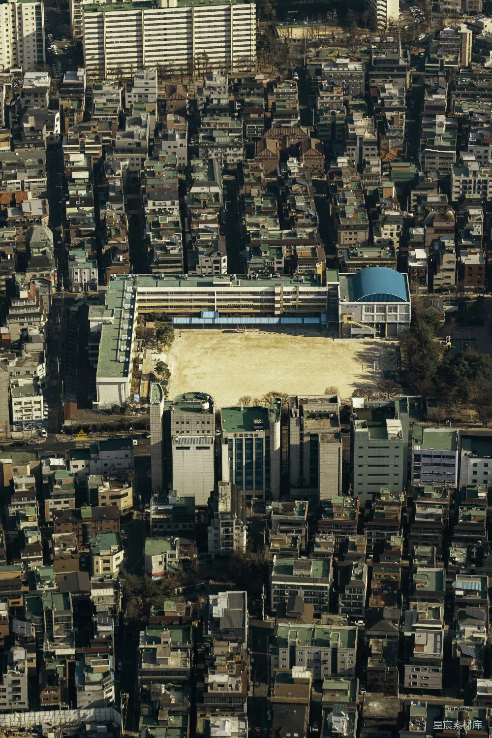 高清摄影 城市 足球场 建筑 鸟瞰 社区 城市中心的足球场