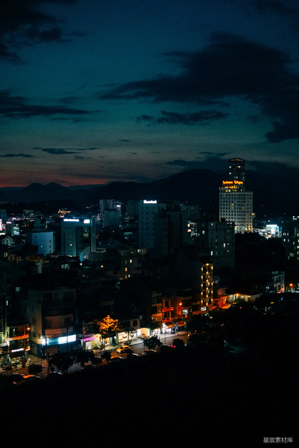 高清摄影 城市夜景 都市风光 黄昏 建筑 灯光 夜幕下的城市剪影