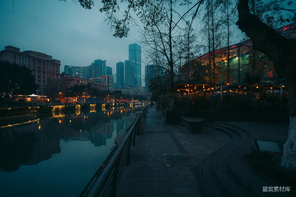 高清摄影 城市 夜晚 河边 步道 都市 城市夜景中的河边步道