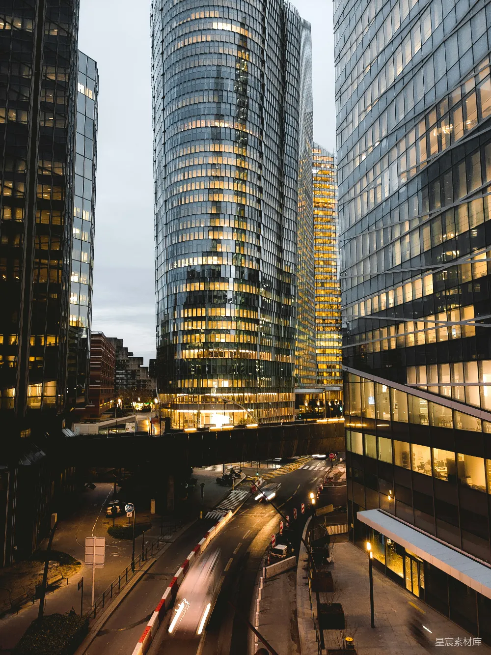 高清摄影 城市 现代建筑 夜景 高楼大厦 都市生活 都市夜景中的现代建筑群