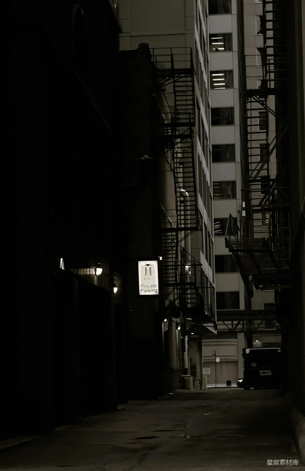 高清摄影 城市 小巷 夜晚 昏暗 建筑 城市中的幽暗小巷