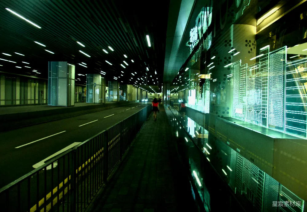 高清摄影 城市夜景 行人 现代都市 夜晚 都市风光 城市夜景中的行人