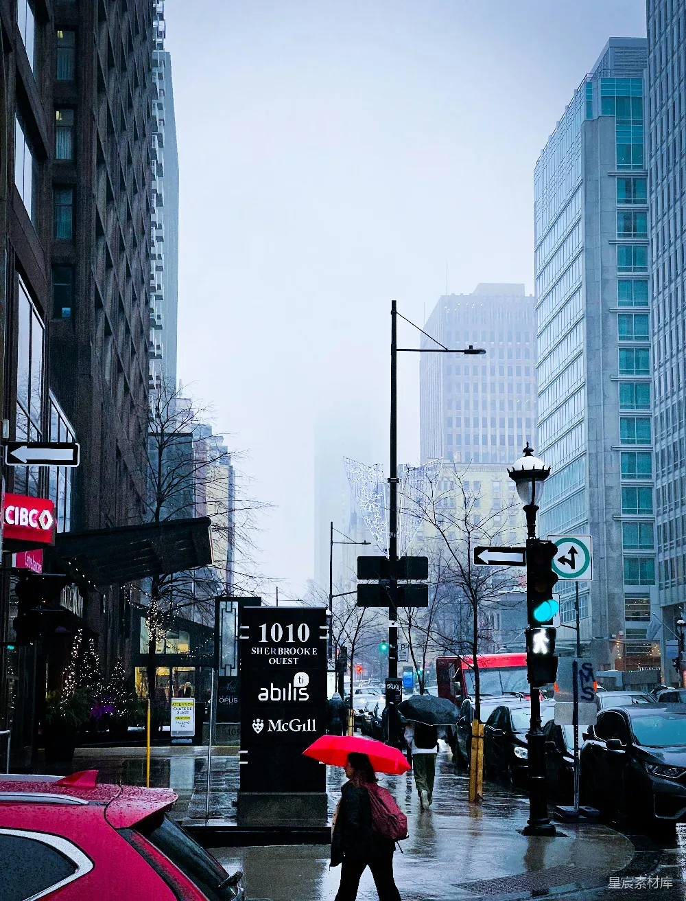 高清摄影 城市 雨天 街道 建筑 行人 雨中的城市街景