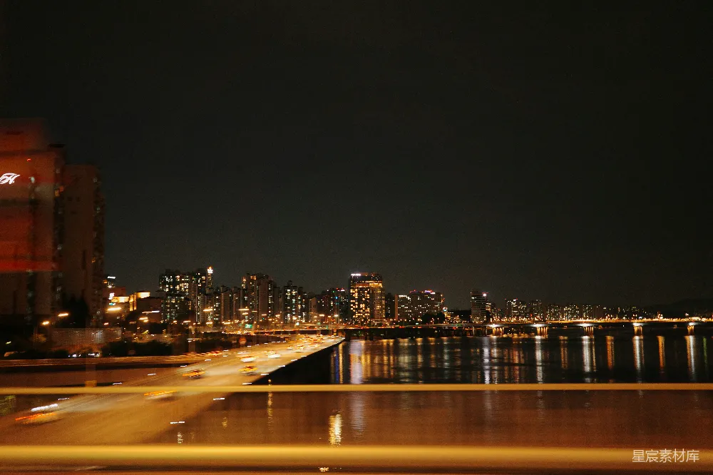 高清摄影 城市夜景 河流 桥梁 城市天际线 夜间 夜幕下的城市风光