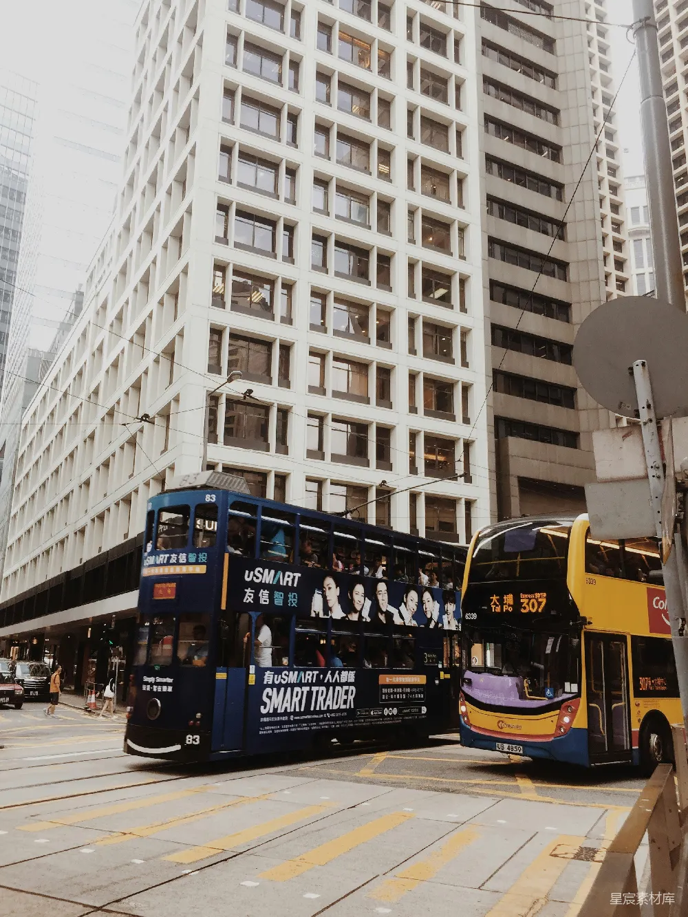 高清摄影 香港 电车 高楼 城市风景 交通工具 香港街头的电车与高楼