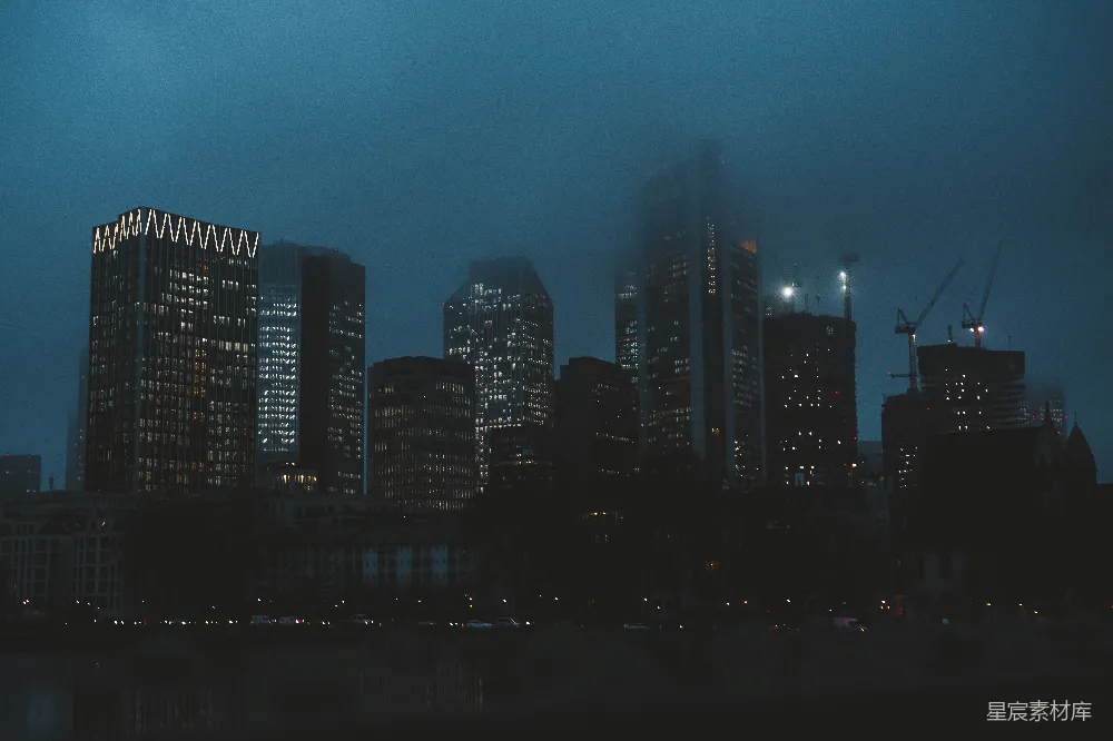 高清摄影 城市 夜晚 建筑 雾景 都市 雾中的城市天际线