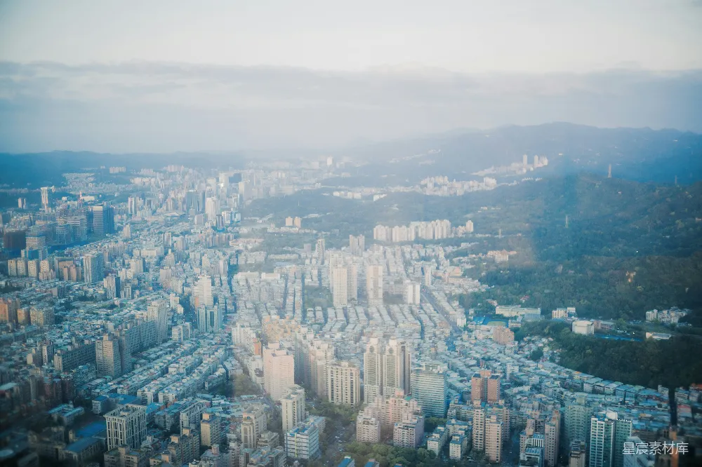 高清摄影 城市景观 都市生活 自然与建筑 城市规划 城市风光 城市与山脉的交响