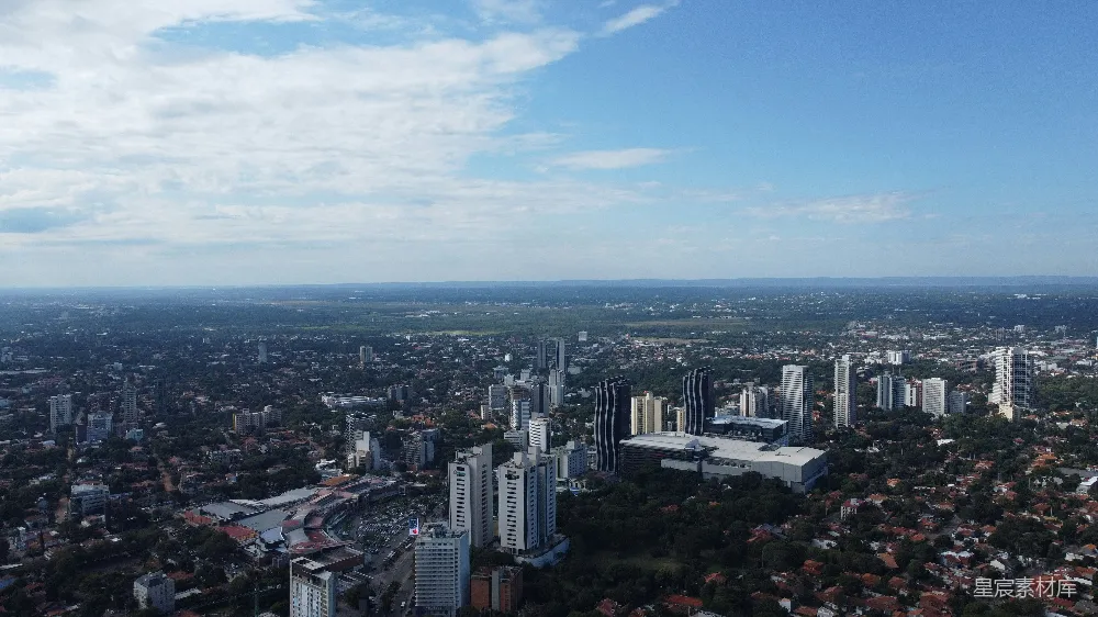 高清摄影 城市 航拍 建筑 风景 都市 城市鸟瞰图：蓝天白云下的现代化都市