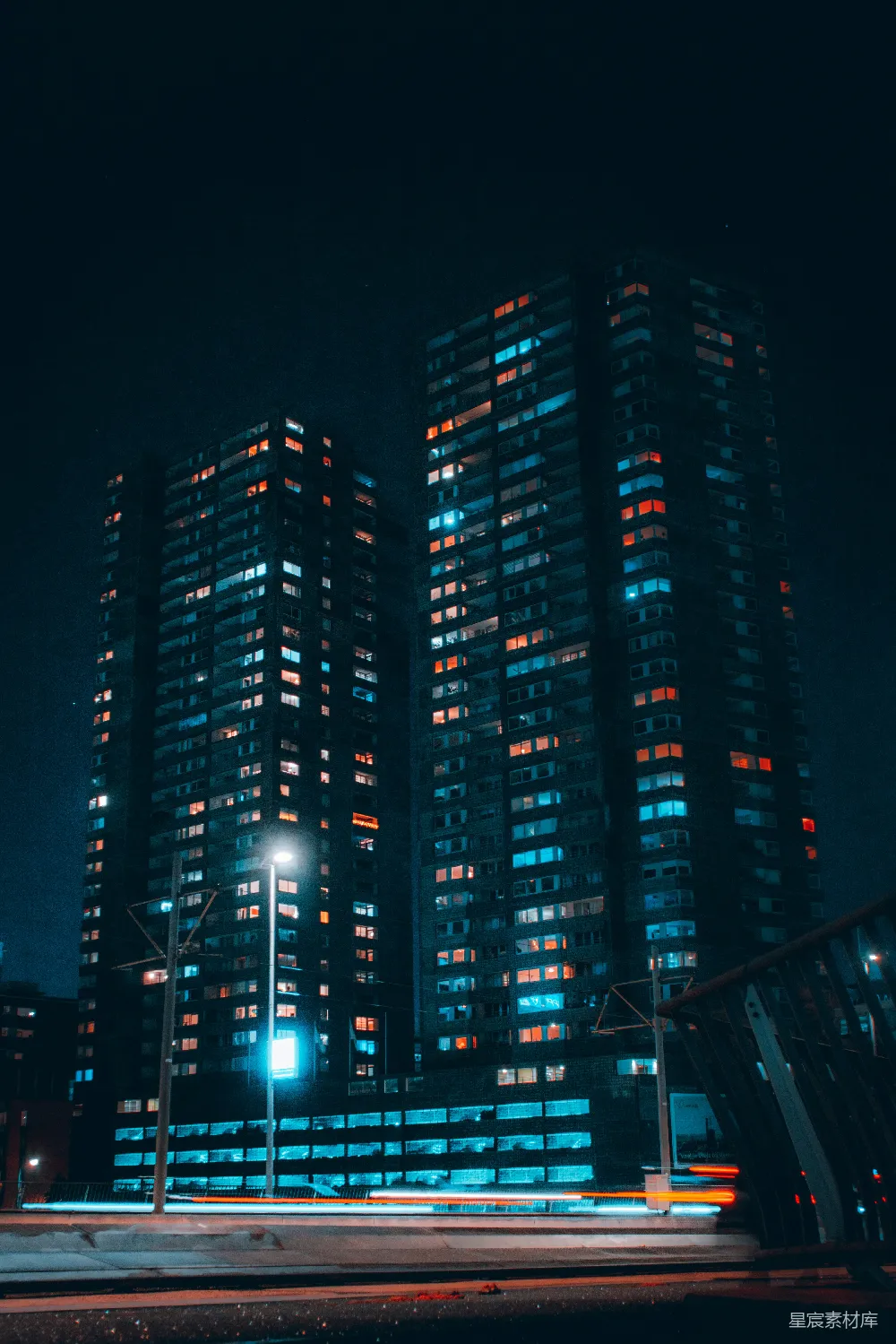 高清摄影 城市 夜景 高楼 灯光 现代 霓虹下的城市夜景