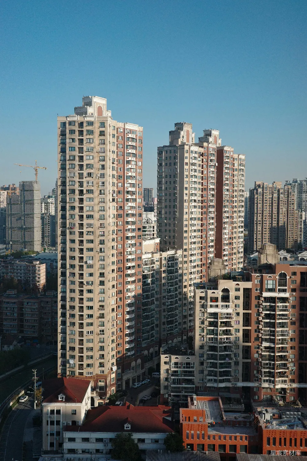 高清摄影 城市 建筑 摩天大楼 都市景观 阳光 都市摩天楼的剪影