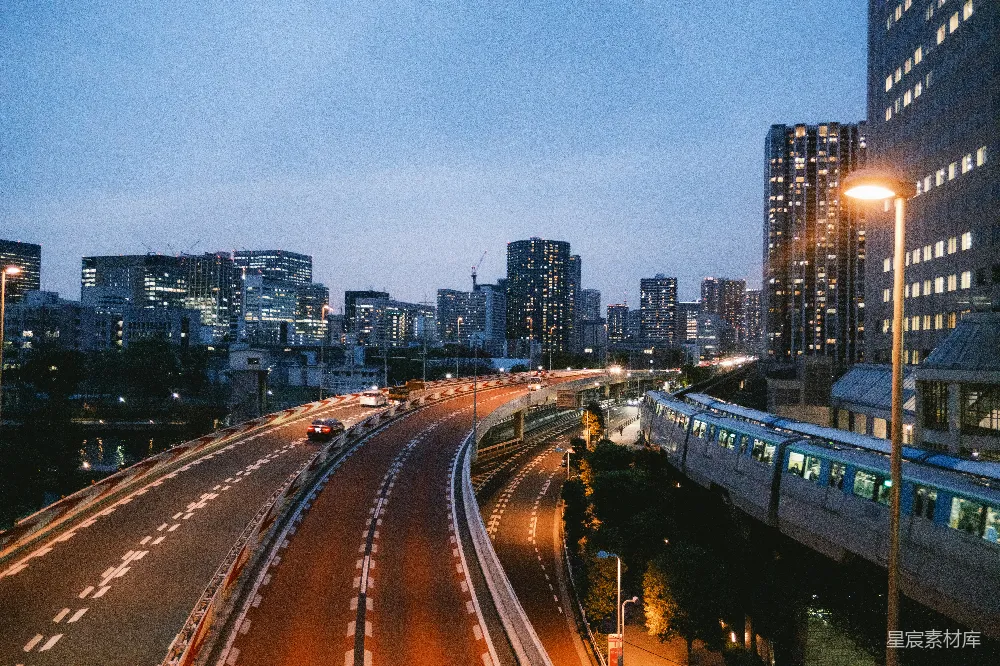 高清摄影 城市 夜景 高速路 建筑 交通 都市夜景：灯光下的高速公路