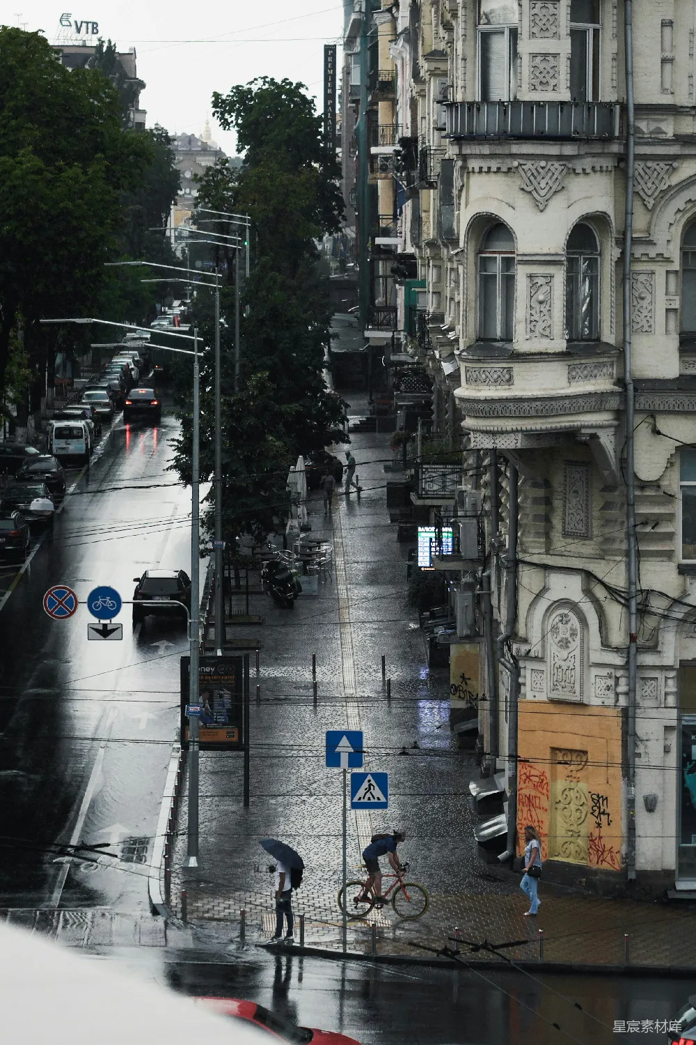 高清摄影 城市 雨后 街道 建筑 日常生活 雨后城市街道的宁静一角