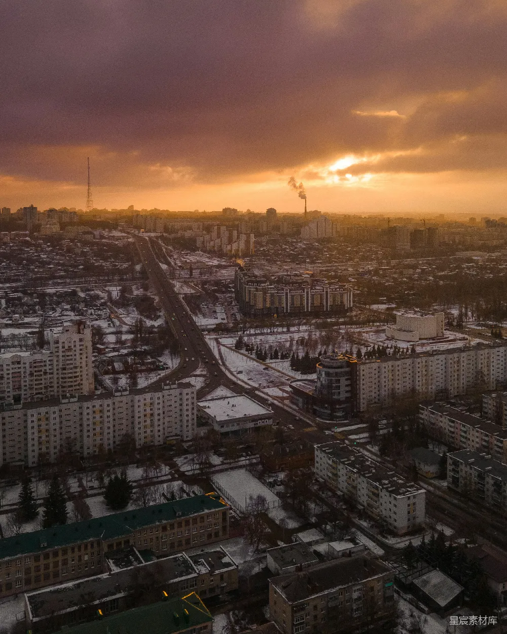 高清摄影 城市 日落 雪景 建筑 空中视角 冬日夕阳下的城市全景