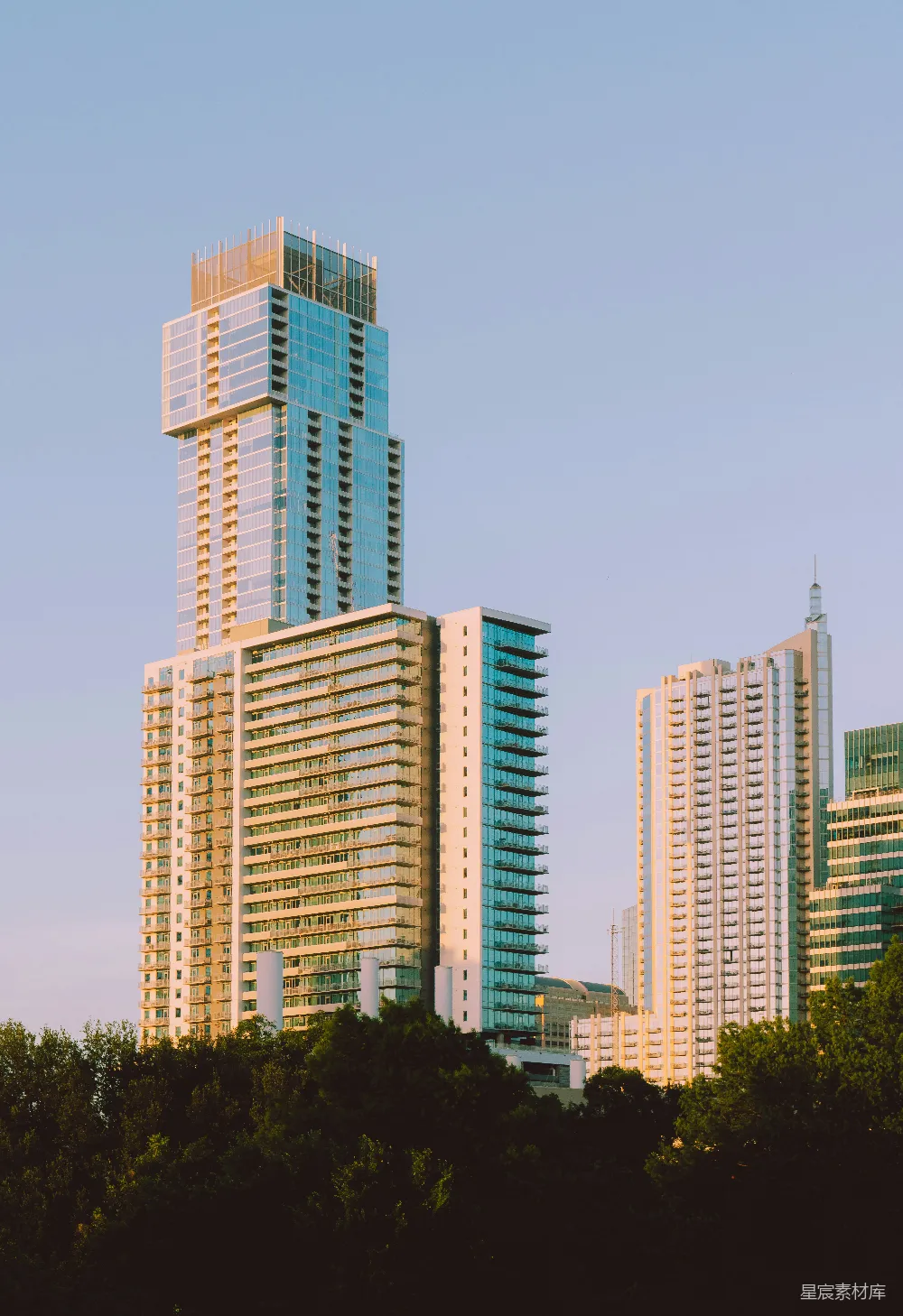 高清摄影 城市风光 建筑美学 都市生活 高楼大厦 日落时分 城市天际线与现代建筑