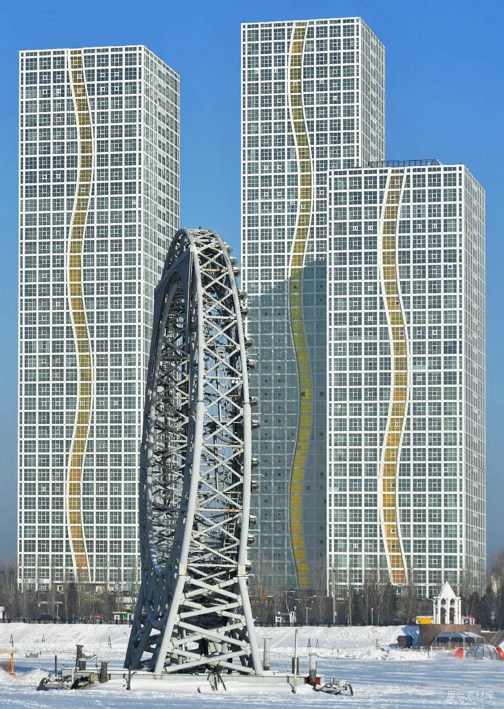 高清摄影 摩天轮 现代建筑 冬季 城市景观 建筑艺术 冬日摩天轮与现代建筑